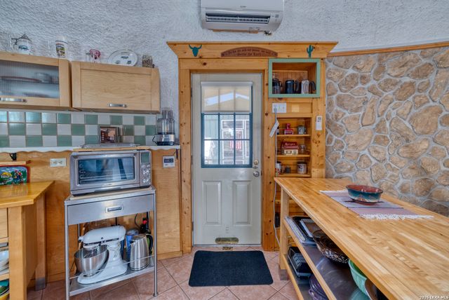 496 County Road 246, Hondo, TX 78861