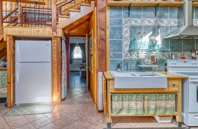 496 County Road 246, Hondo, TX 78861