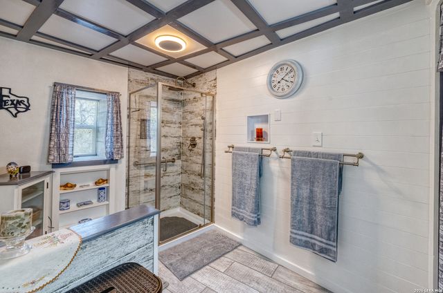 496 County Road 246, Hondo, TX 78861