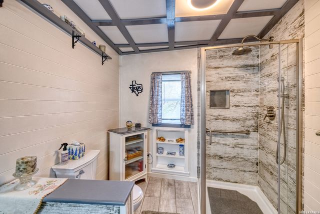 496 County Road 246, Hondo, TX 78861