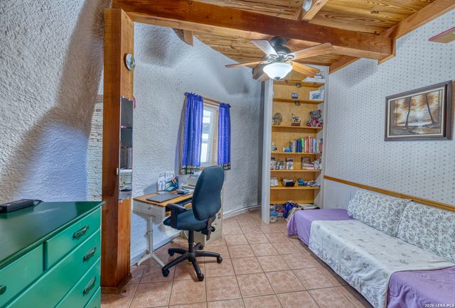 496 County Road 246, Hondo, TX 78861