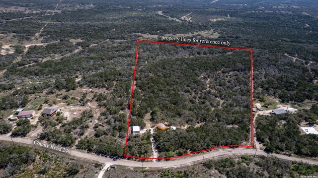496 County Road 246, Hondo, TX 78861
