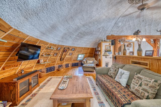 496 County Road 246, Hondo, TX 78861