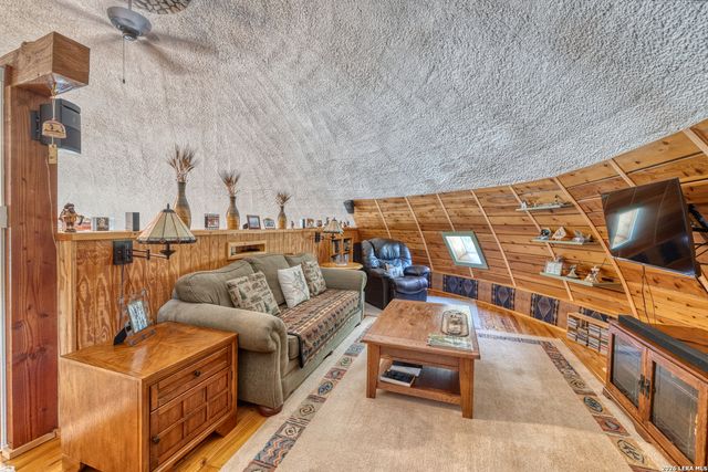 496 County Road 246, Hondo, TX 78861