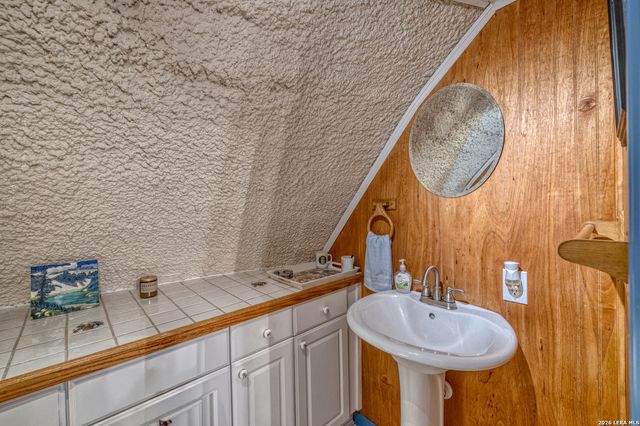 496 County Road 246, Hondo, TX 78861