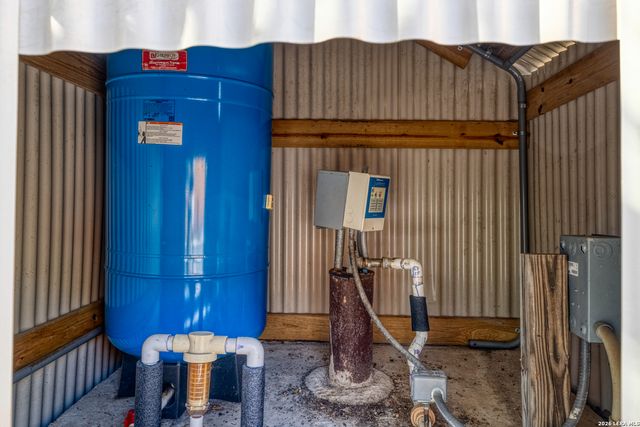 496 County Road 246, Hondo, TX 78861