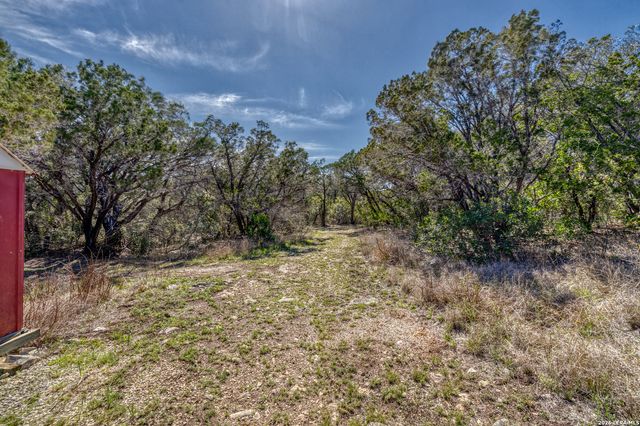 496 County Road 246, Hondo, TX 78861