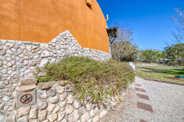 496 County Road 246, Hondo, TX 78861