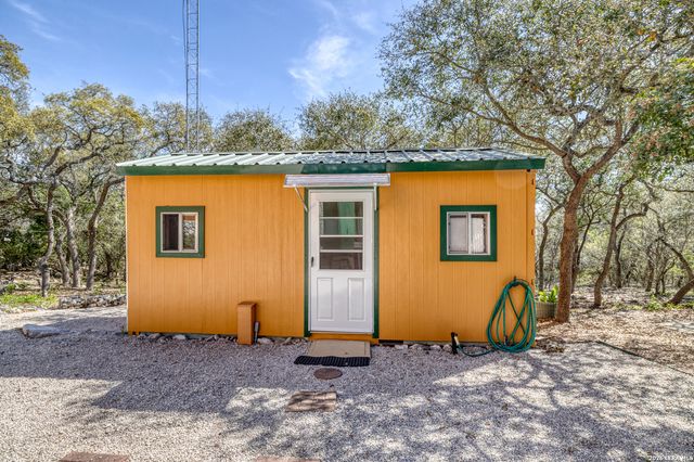 496 County Road 246, Hondo, TX 78861