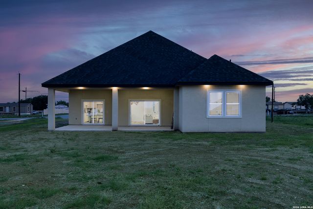 13003 Pueblo Nuevo Dr, Atascosa, TX 78002