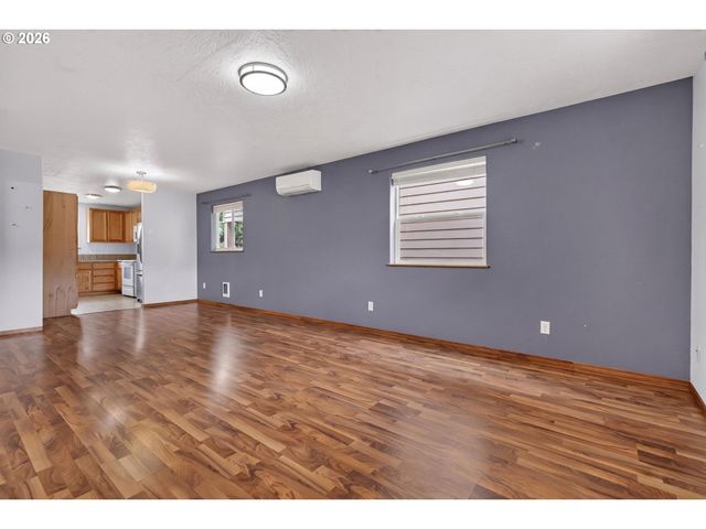 4854 A St, Springfield, OR 97478