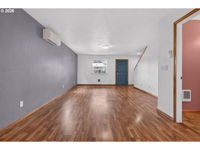 4854 A St, Springfield, OR 97478