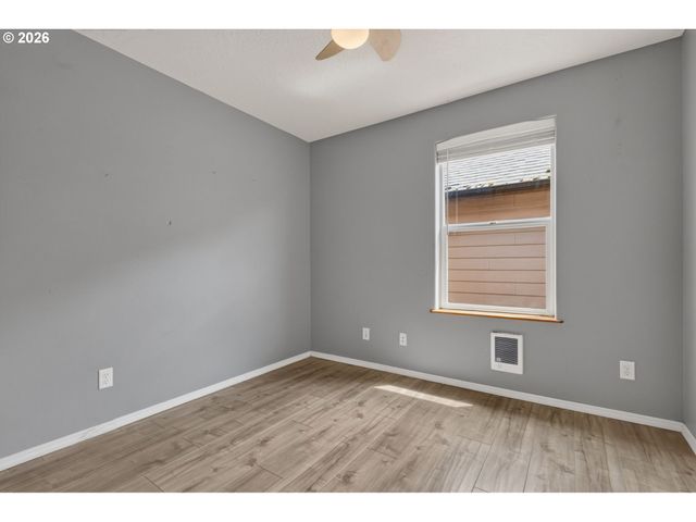 4854 A St, Springfield, OR 97478