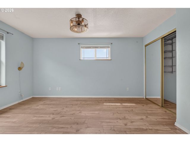 4854 A St, Springfield, OR 97478