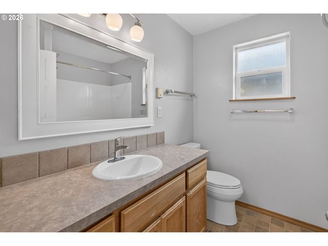 4854 A St, Springfield, OR 97478