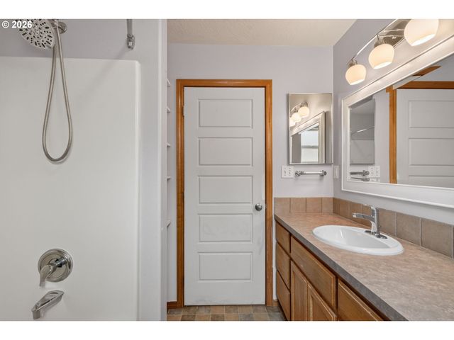 4854 A St, Springfield, OR 97478