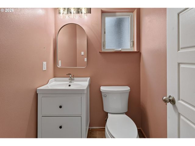 4854 A St, Springfield, OR 97478