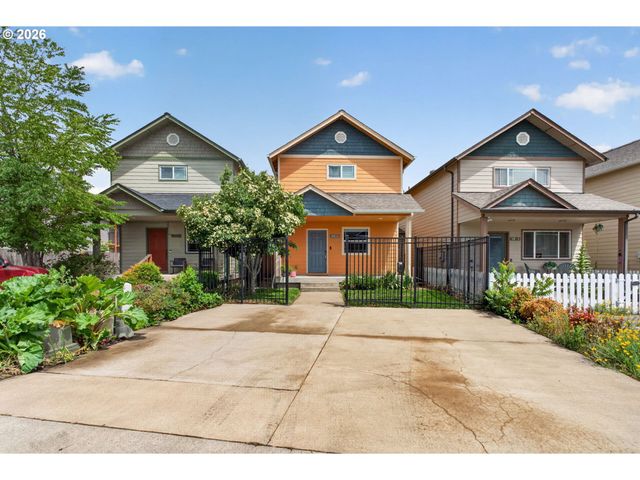 4854 A St, Springfield, OR 97478
