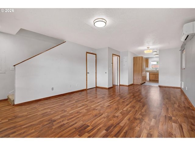 4854 A St, Springfield, OR 97478