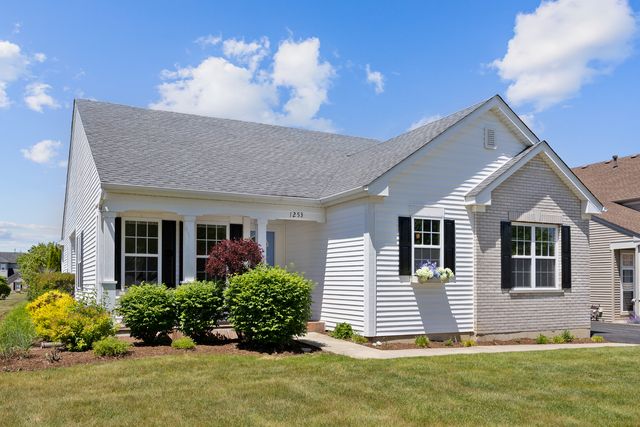 1253 Water Stone Circle, Wauconda, IL 60084