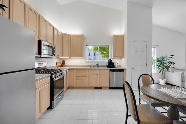 1253 Water Stone Circle, Wauconda, IL 60084