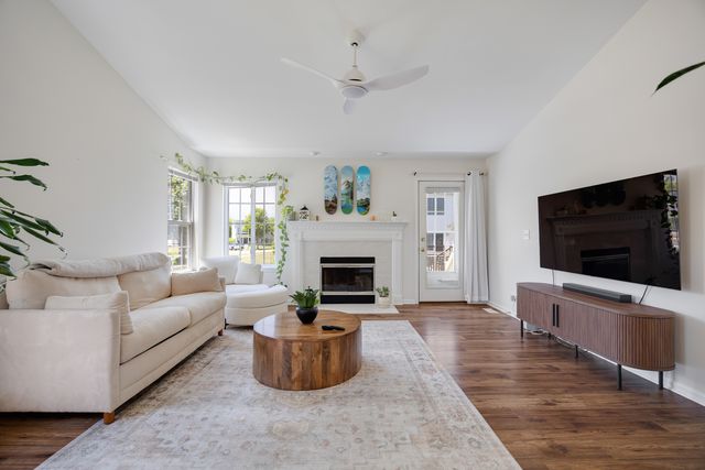1253 Water Stone Circle, Wauconda, IL 60084