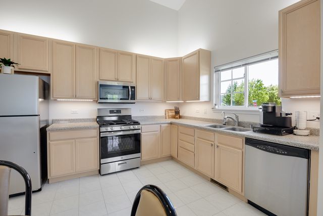 1253 Water Stone Circle, Wauconda, IL 60084