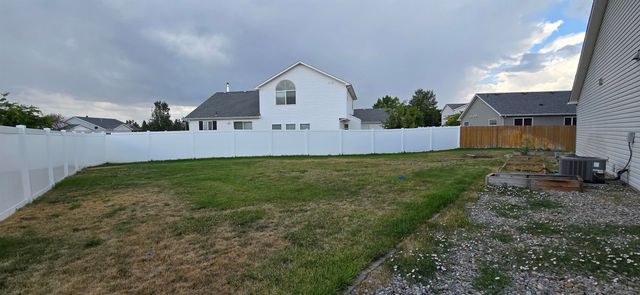 825 N Fox Ridge Rd, Medical Lake, WA 99022
