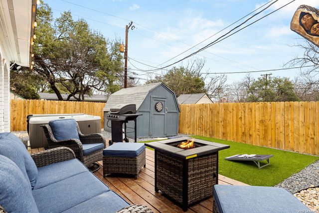 607 REDCLIFF DR, San Antonio, TX 78216