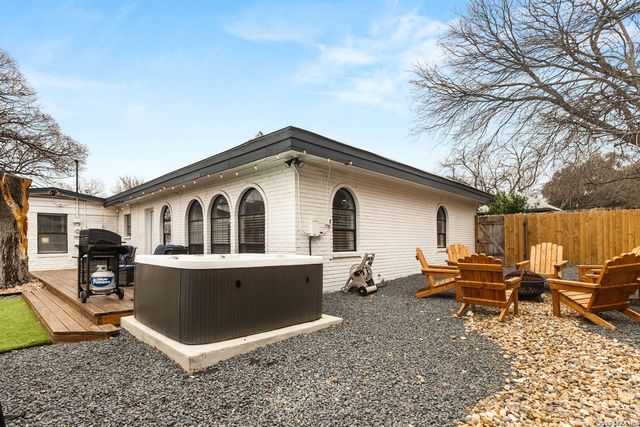 607 REDCLIFF DR, San Antonio, TX 78216