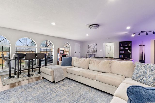 607 REDCLIFF DR, San Antonio, TX 78216