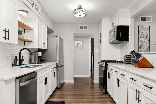 607 REDCLIFF DR, San Antonio, TX 78216