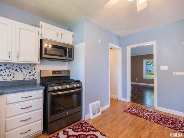 2327 W CALLENDER Avenue, West Peoria, IL 61604