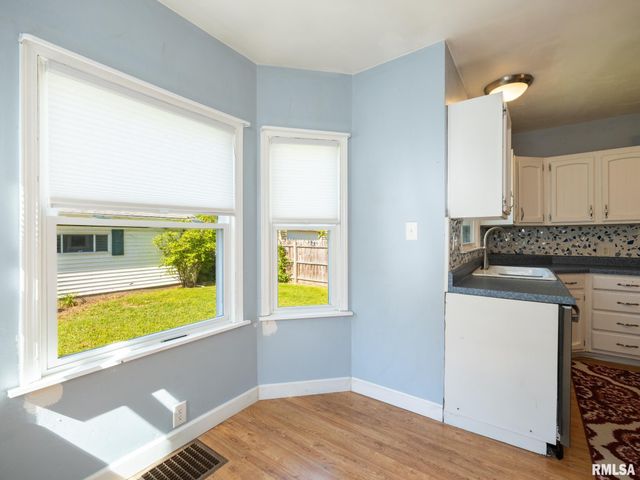 2327 W CALLENDER Avenue, West Peoria, IL 61604