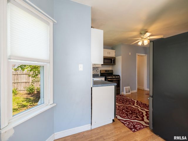 2327 W CALLENDER Avenue, West Peoria, IL 61604