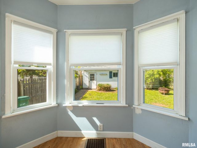 2327 W CALLENDER Avenue, West Peoria, IL 61604