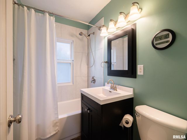 2327 W CALLENDER Avenue, West Peoria, IL 61604