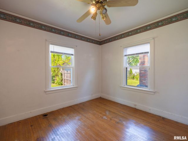 2327 W CALLENDER Avenue, West Peoria, IL 61604