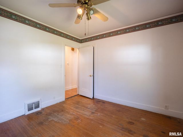 2327 W CALLENDER Avenue, West Peoria, IL 61604
