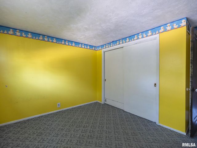 2327 W CALLENDER Avenue, West Peoria, IL 61604