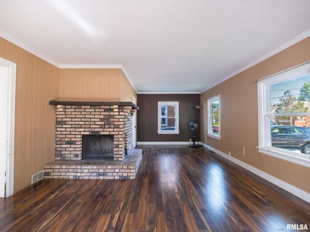 2327 W CALLENDER Avenue, West Peoria, IL 61604