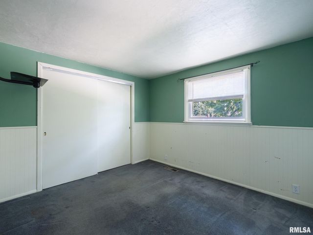2327 W CALLENDER Avenue, West Peoria, IL 61604