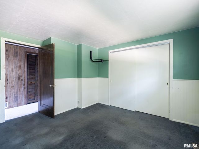 2327 W CALLENDER Avenue, West Peoria, IL 61604