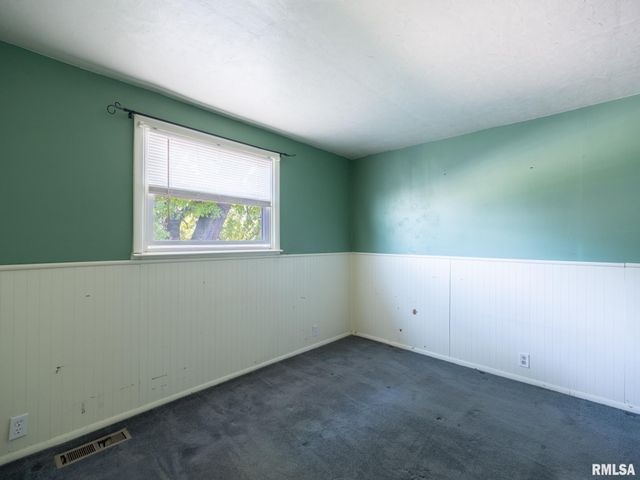 2327 W CALLENDER Avenue, West Peoria, IL 61604
