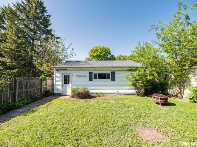 2327 W CALLENDER Avenue, West Peoria, IL 61604