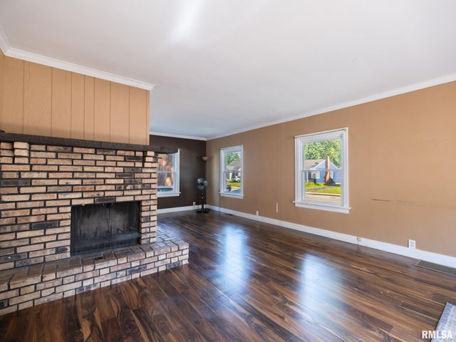 2327 W CALLENDER Avenue, West Peoria, IL 61604