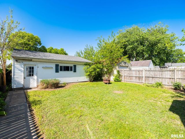 2327 W CALLENDER Avenue, West Peoria, IL 61604