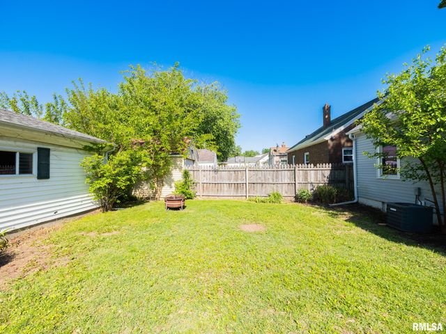 2327 W CALLENDER Avenue, West Peoria, IL 61604