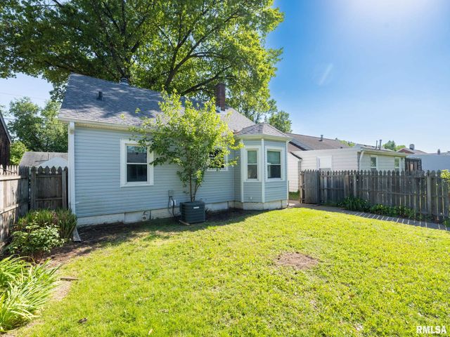 2327 W CALLENDER Avenue, West Peoria, IL 61604