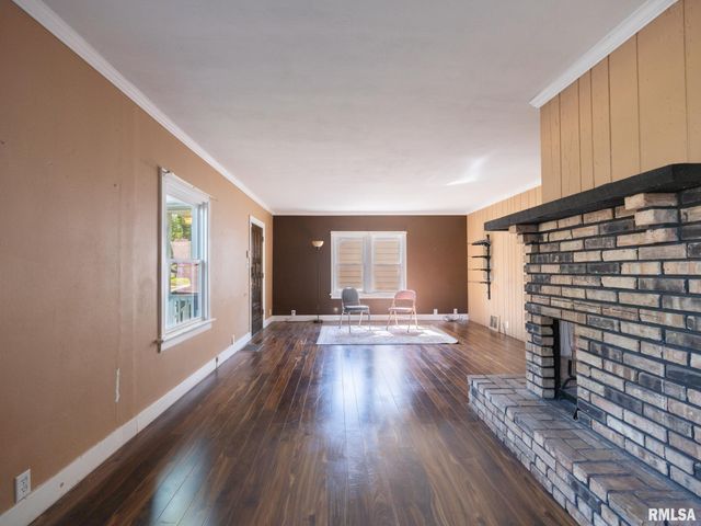 2327 W CALLENDER Avenue, West Peoria, IL 61604